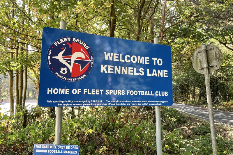 Kennels Lane Welcome Sign