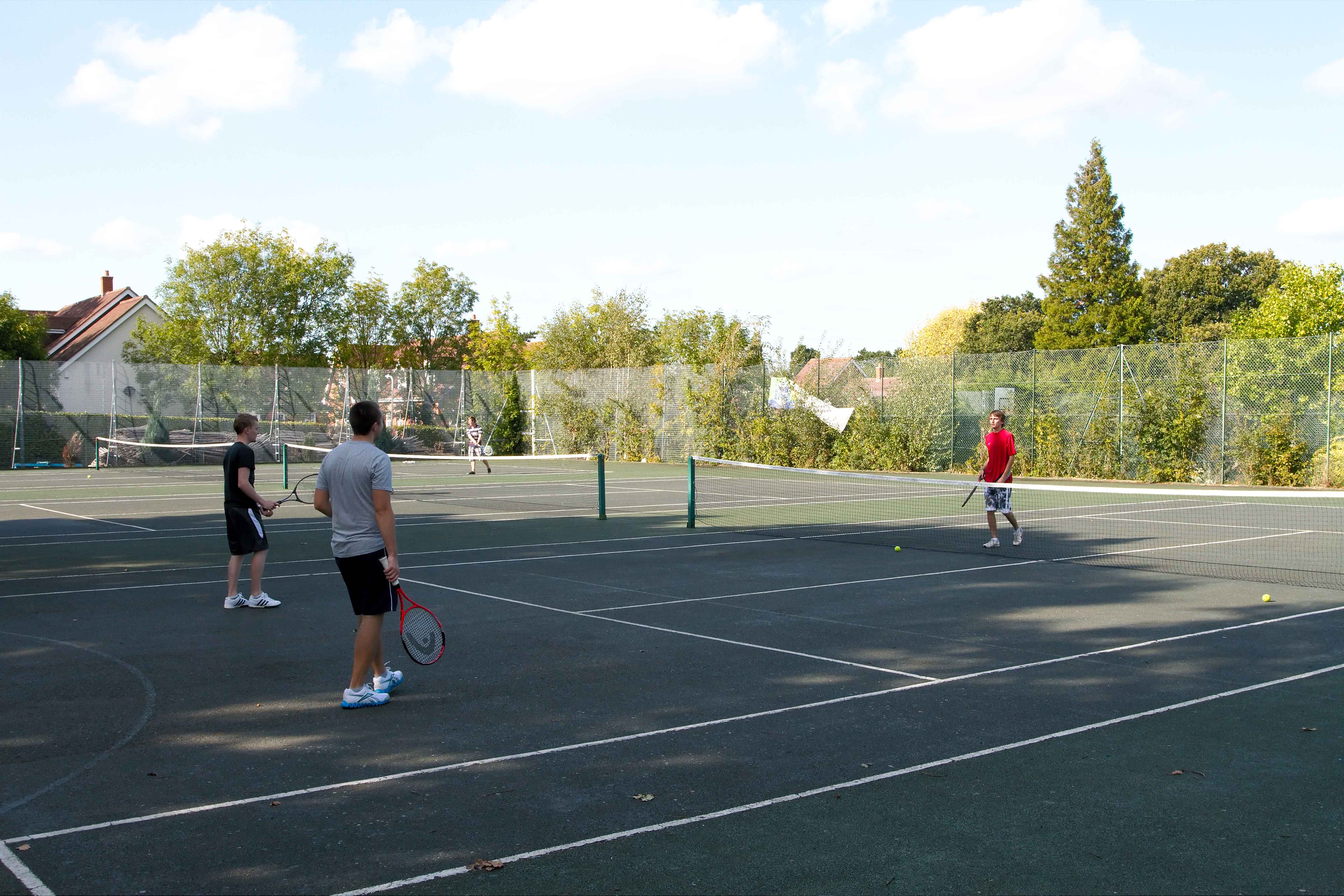 Manor Park tennis court