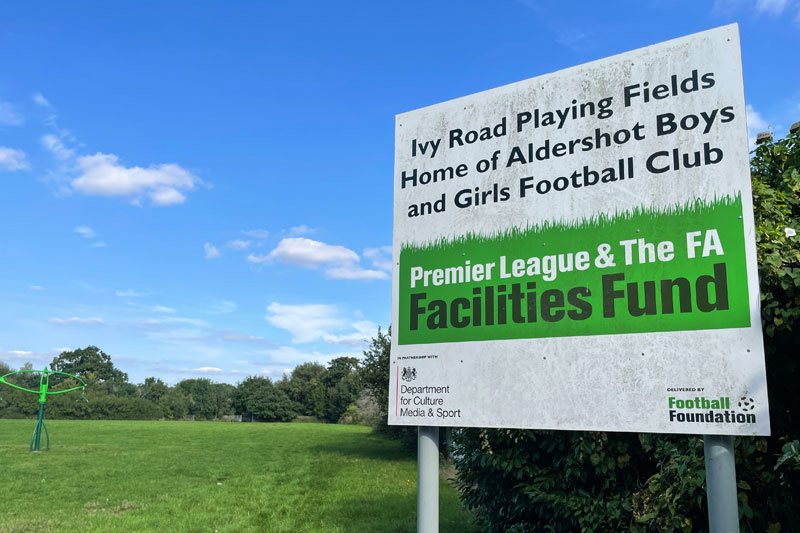 Ivy Road Sign