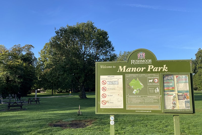 Manor Park Welcome Sign