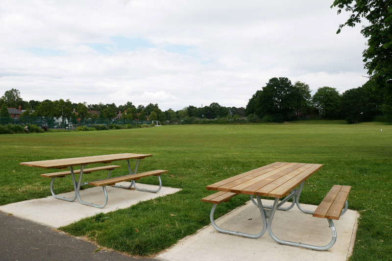 Cove Green Picnic Tables