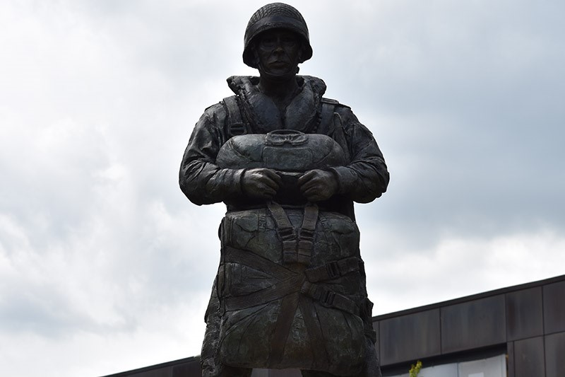 Princes Gardens statue of an airborne soldier